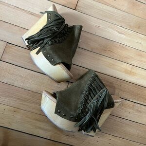 MOJO Moxy green suede fringe chunky heels